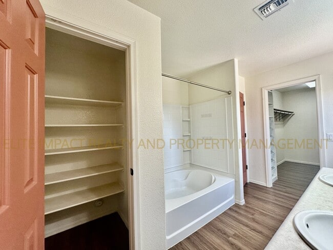Building Photo - 10930 S San Clemente Camino