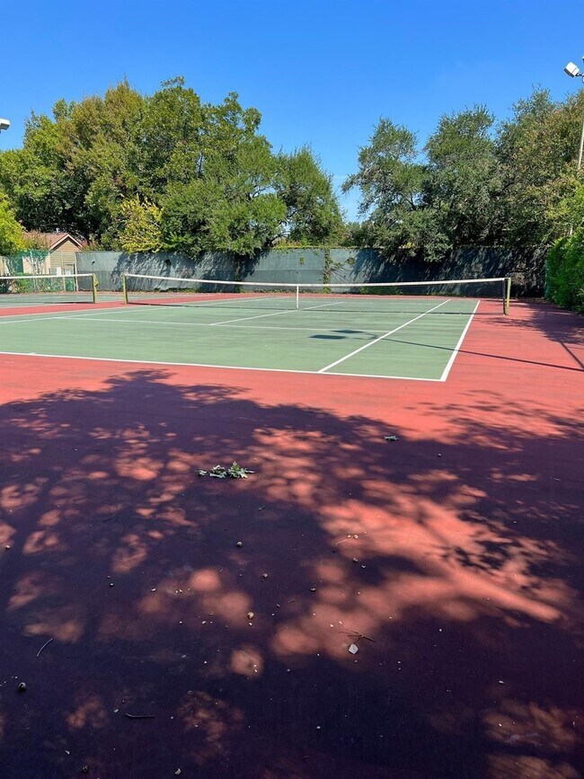 Building Photo - 10047 Westpark Dr