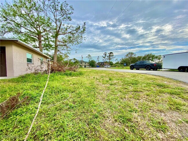 Building Photo - 1534 Oak Dr