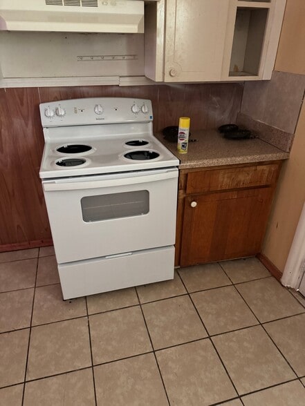 Building Photo - 2508 Gurnee Ave