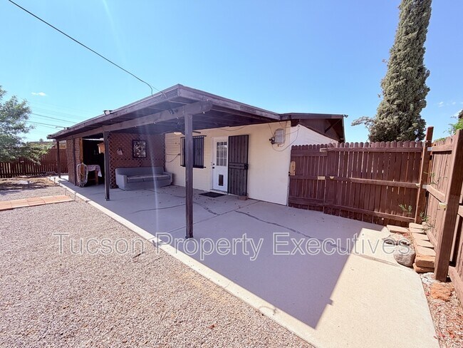 Building Photo - 3626 E Sylvane St