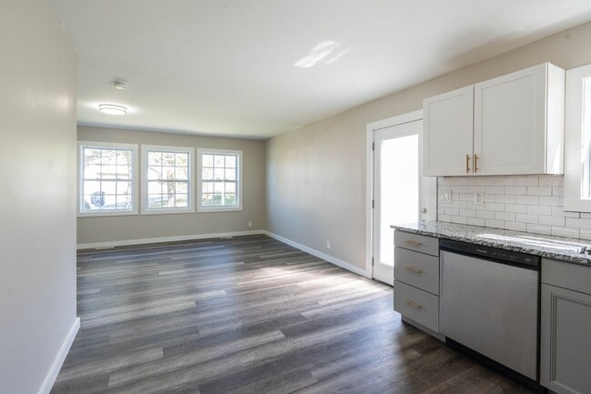 Building Photo - 306 Martin St