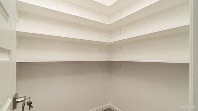 Building Photo - 15 E Yuma Ave