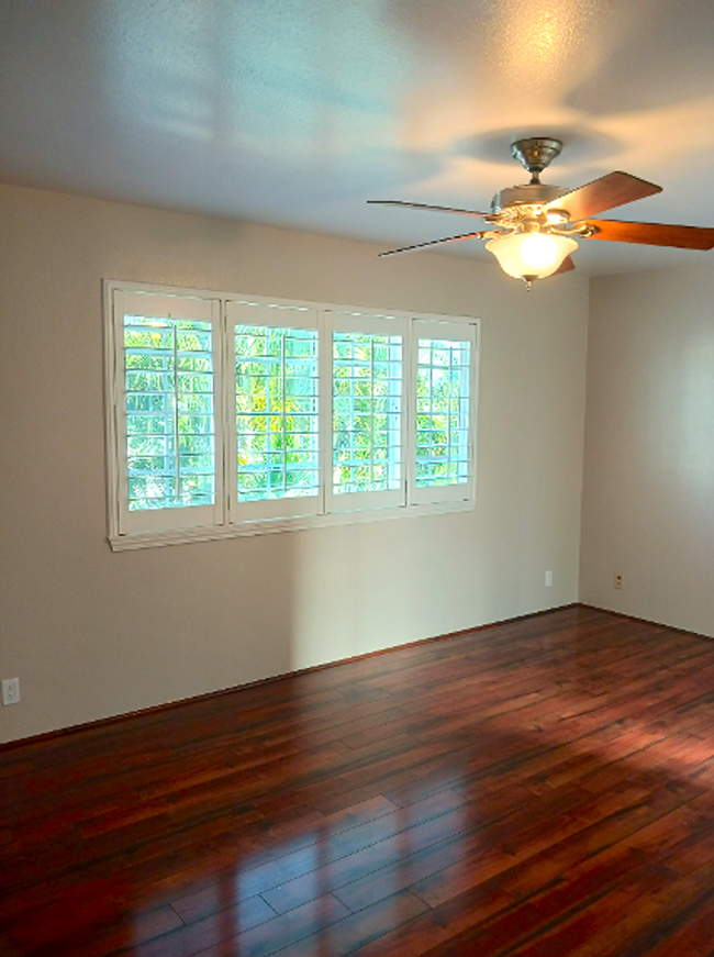 Building Photo - Immaculate 3Bedroom 2.5Bath Corner Unit - ...