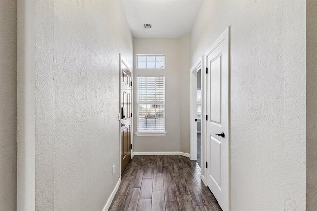 Building Photo - 824 Hunter Pl