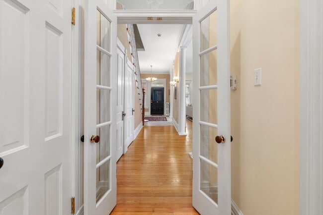Building Photo - Beautiful 3 Bedroom Corner Lot on West Ave! ***Available 08/10/2026***