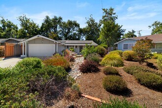 Building Photo - Campbell charming single-family home