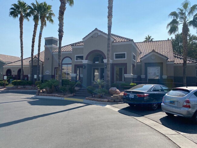 Building Photo - SW!! First floor unit with Balcony!! Gated!! Clubhouse!!  Community pool!! Spa!! Exercise Room!! ...