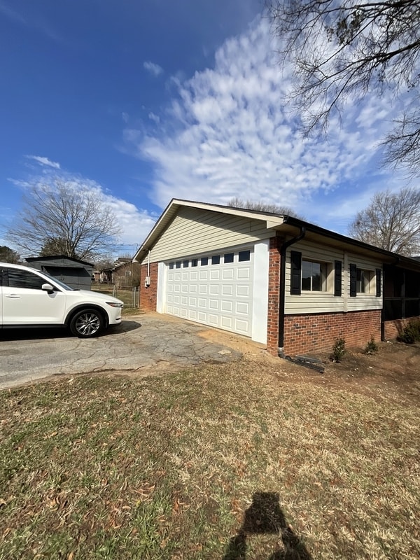 Building Photo - 301 Richard St