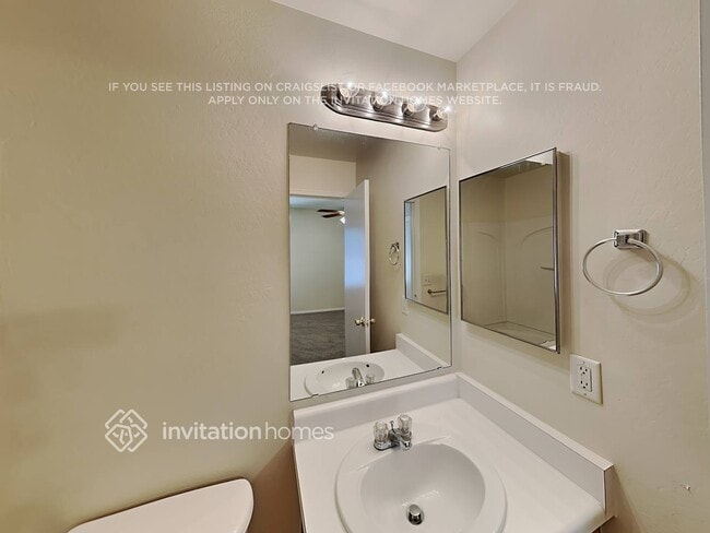 Building Photo - 1514 S Roadrunner Dr