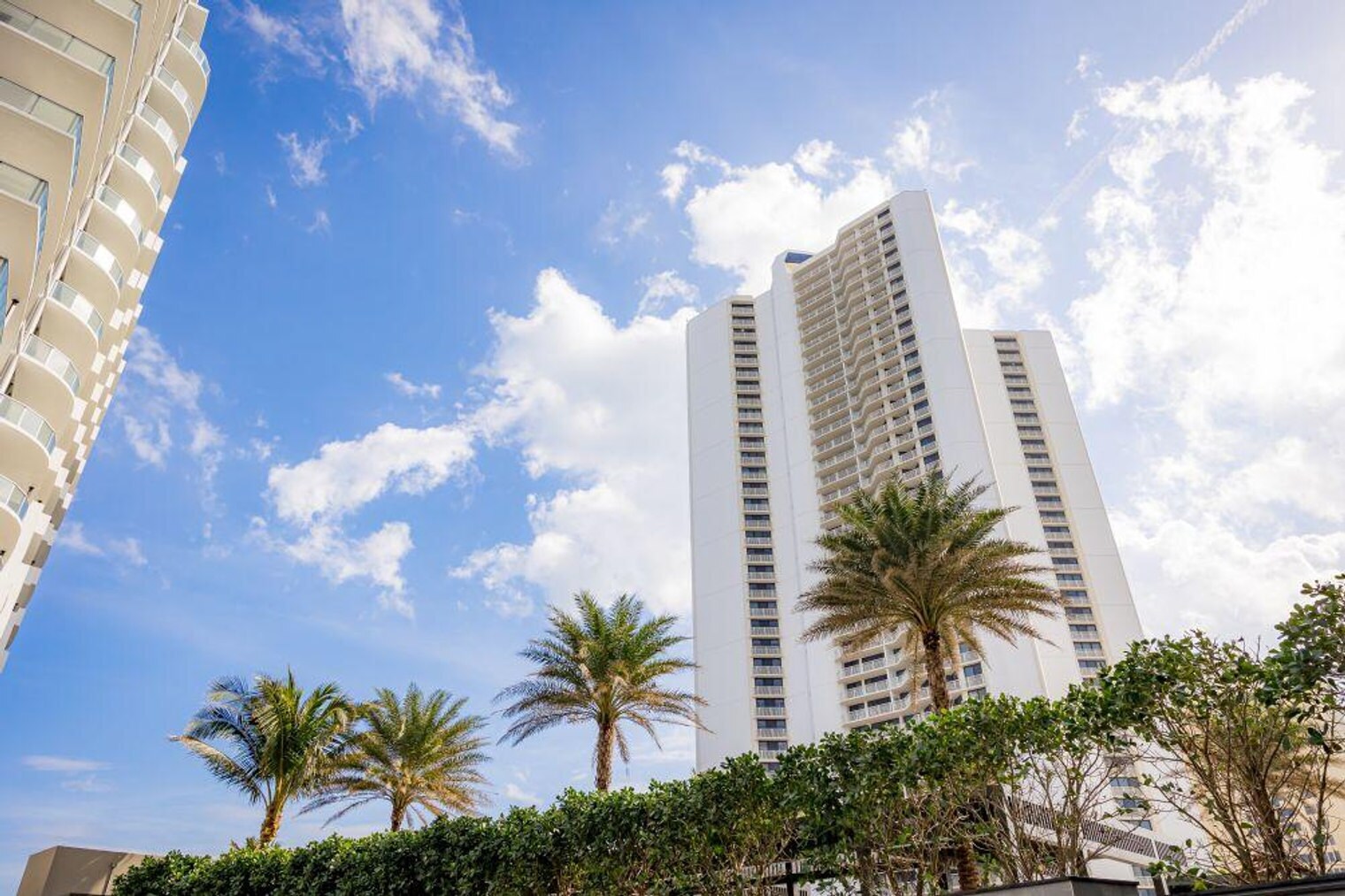 Building Photo - 3100 N Ocean Dr
