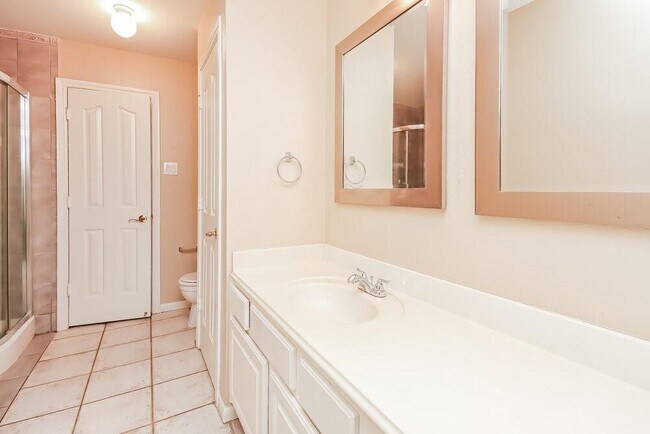 Building Photo - 22926 Sugar Bear Dr