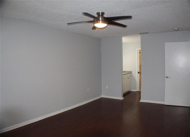 Building Photo - 1194 Falcon Dr