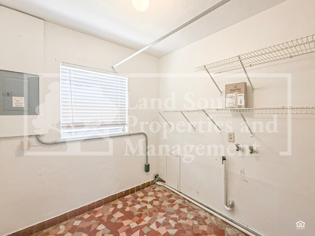 Building Photo - 520 McKay Ct