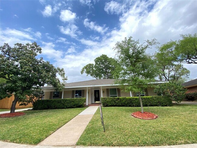 Primary Photo - 5330 Wigton Dr