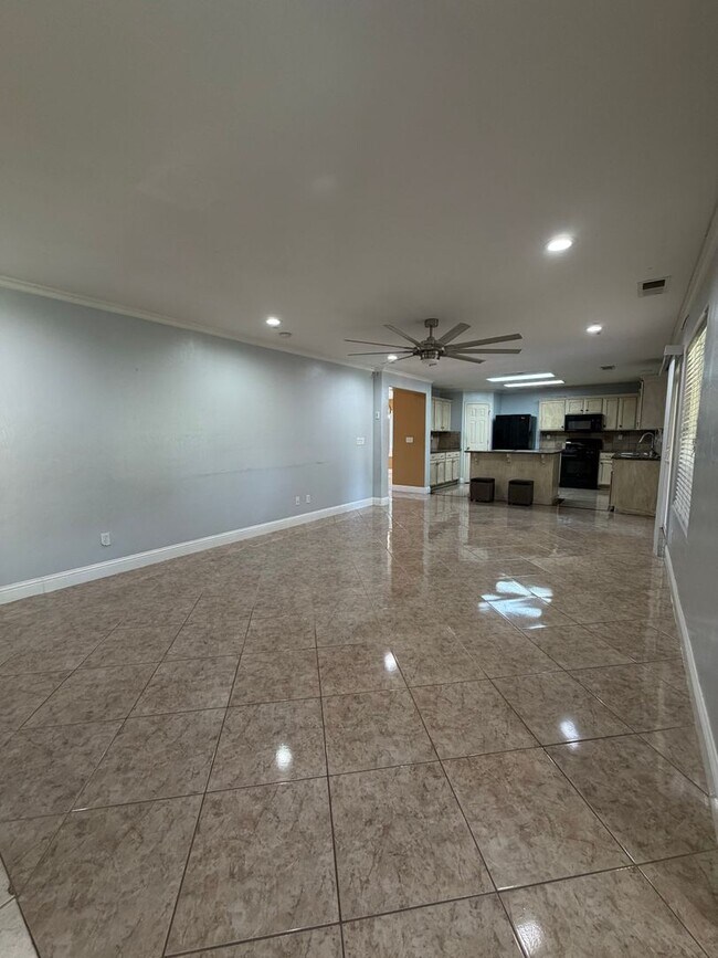 Building Photo - 6253 E Hampton Way