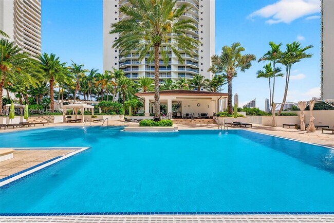 Building Photo - 2800 Island Blvd