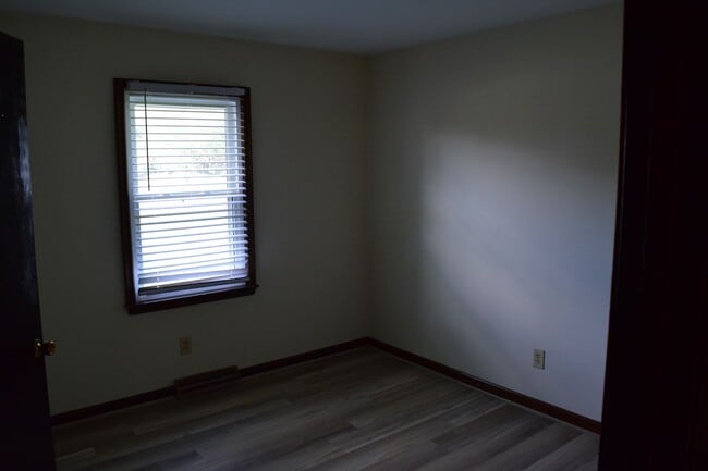 Building Photo - Midlothian - Brick Ranch with 2 full baths!