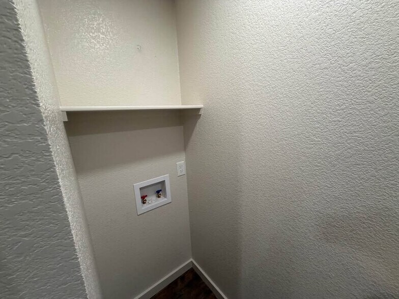 Building Photo - 132 Laura Anne Loop