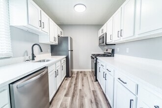 Building Photo - The Parkline
