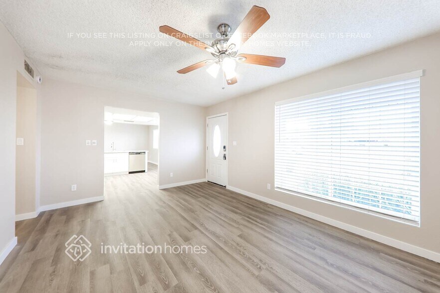 Building Photo - 1408 W Piute Ave