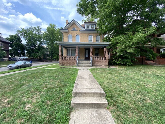 Primary Photo - 74 E Lane Ave