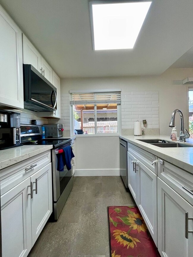 Building Photo - Very nice updated 3 Bedroom 1.5 bath Home
