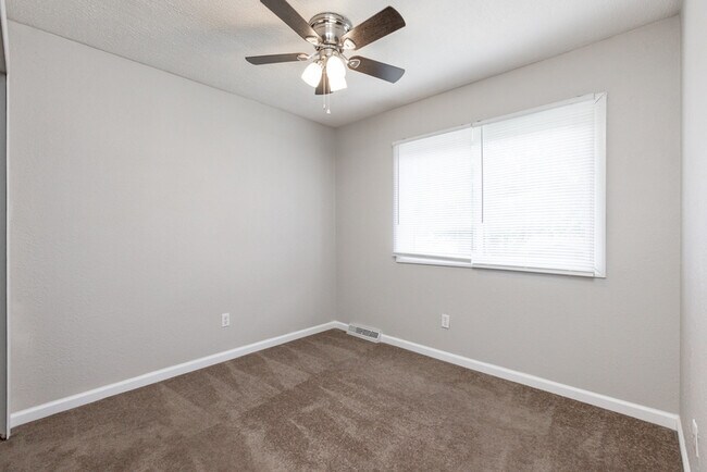 Building Photo - 29 Innsbruck Ln