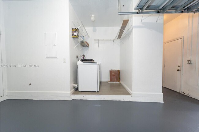 Building Photo - 3515 Shoma Dr