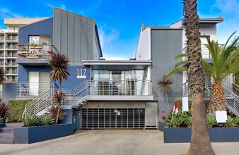 Building Photo - 117 Pacific St. in Sant Monica - 1 block to the beach and Main St!