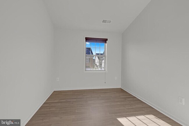 Building Photo - 22550 Cambridgeport Square