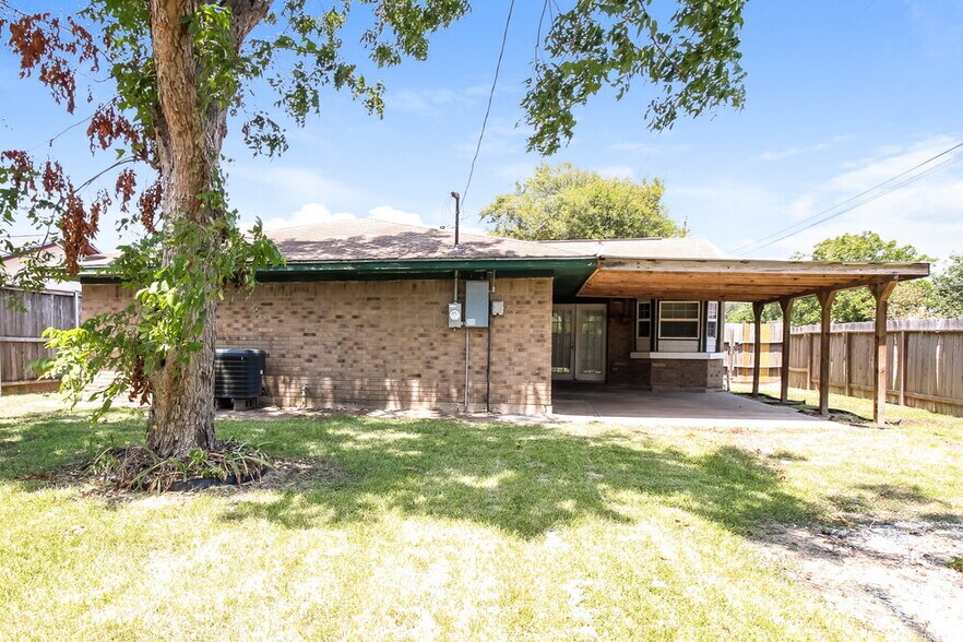 Building Photo - 2701 5th Ave N