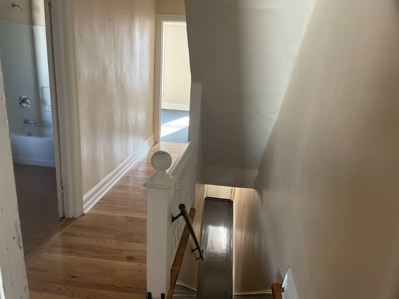 Building Photo - 609 N Ninth St