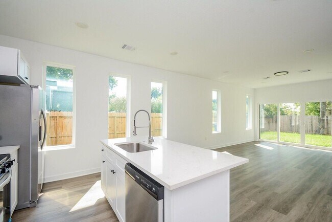 Building Photo - 4358 Clover St