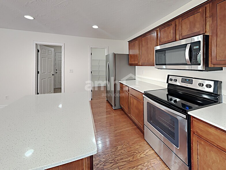 Building Photo - 10454 Sugarloaf Dr
