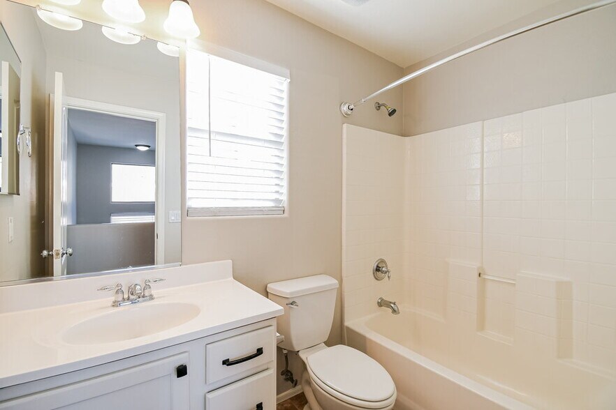 Building Photo - 3014 E Megan St