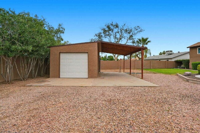 Building Photo - 1805 W Curry Dr