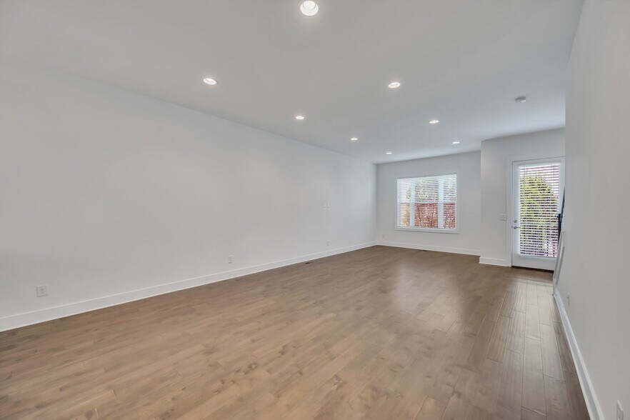 Building Photo - 504 Vernon Cir