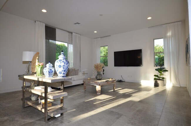 Building Photo - Stunning 5bed/3bath 2771 sq/ft Gilbert Home!