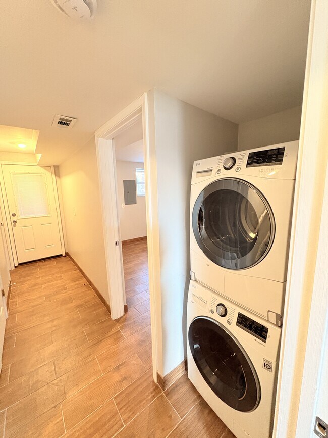 Building Photo - 6655 Garner Ave