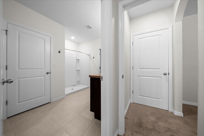 Building Photo - Move-In Ready! ***2 WEEKS FREE RENT**Beautiful 4-Bedroom Home with Modern Finishes & Room to Grow