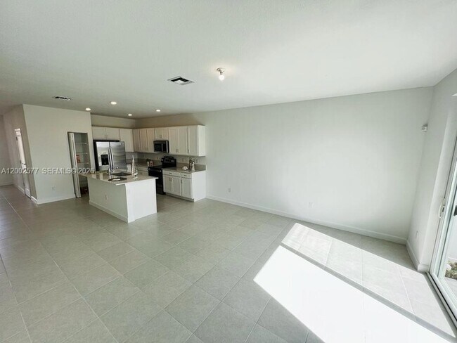 Building Photo - 212 SE Woodbark St