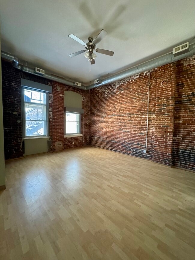 Building Photo - 1809 2nd Ave