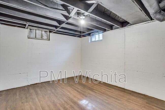 Building Photo - 6142 E Harry St