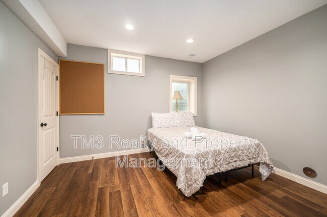Building Photo - 928 SW 33rd St