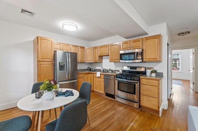 Building Photo - APARTMENT