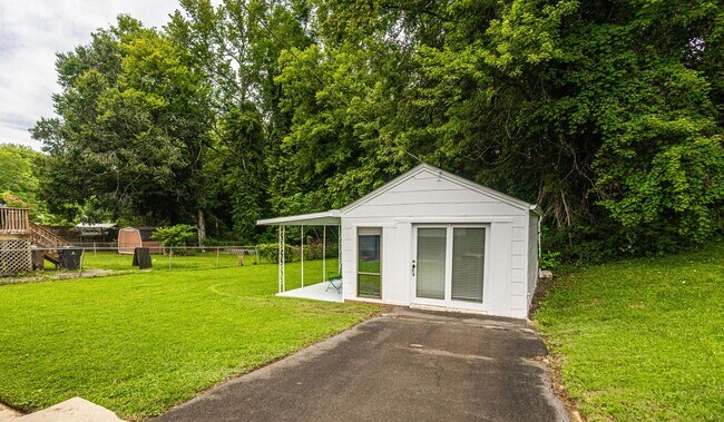 Building Photo - Cozy 2BD/2BTH in South Knoxville