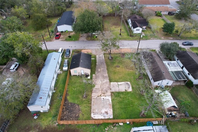 Building Photo - 709 Center St