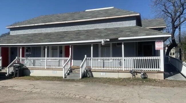 Building Photo - 320 Quitman St