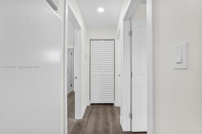 Building Photo - 1730 Acapulco Dr